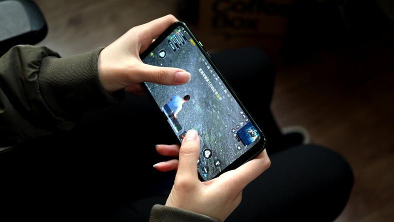 黑鲨手机 2 体验:性价比挺高,但也许不适合所有游戏玩家